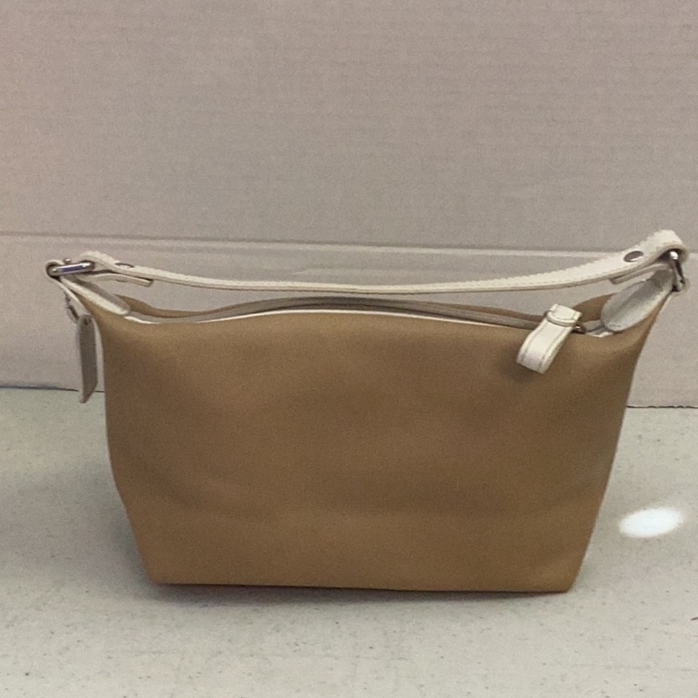 Coach Beige and Cream Leather Shoulder Bag - Picture 2 of 16